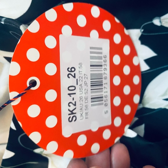 Dolly and dotty skirt size 22 new with tag black with white petals - Picture 4 of 6